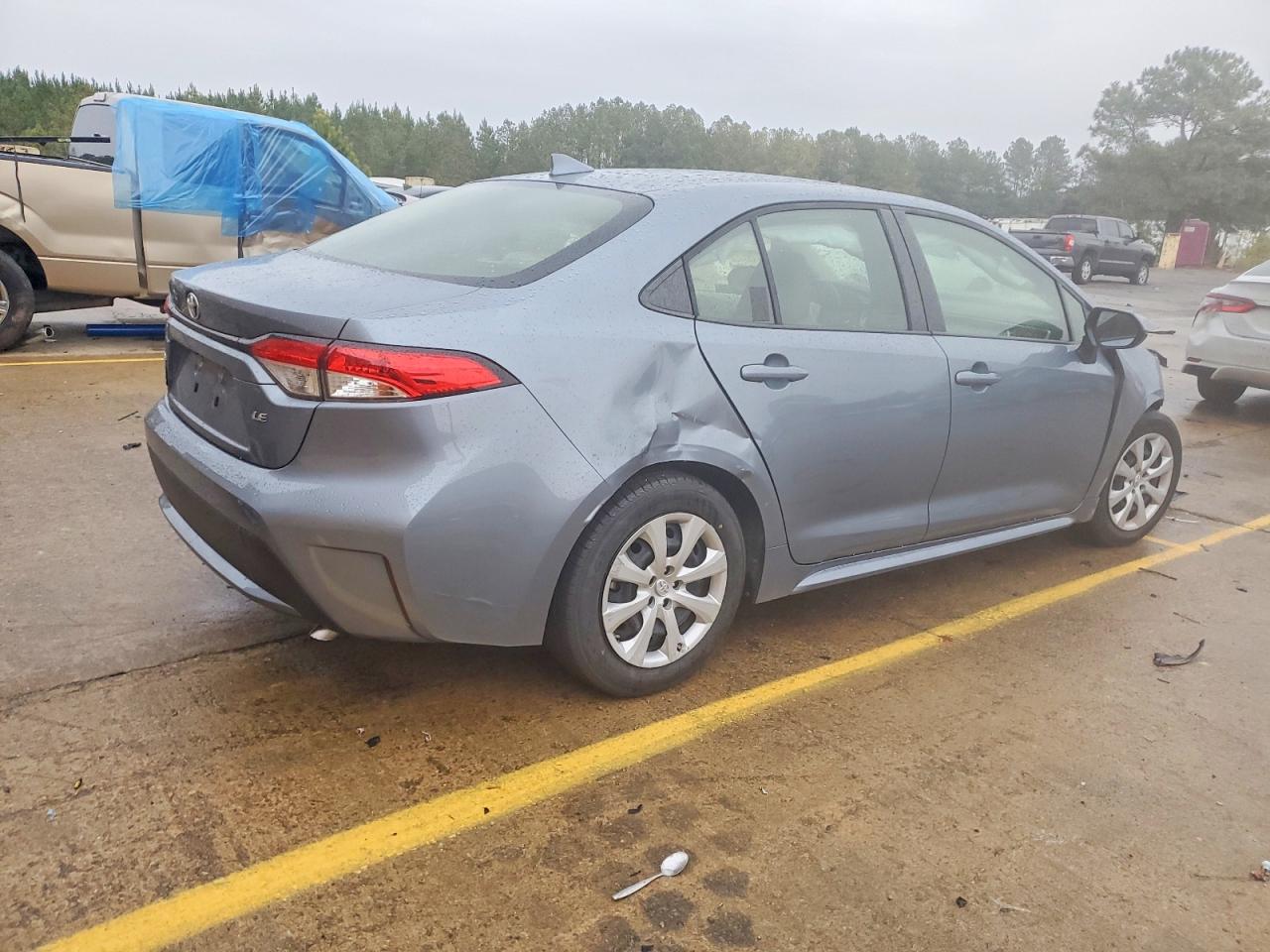 2021 TOYOTA COROLLA LE photo 3