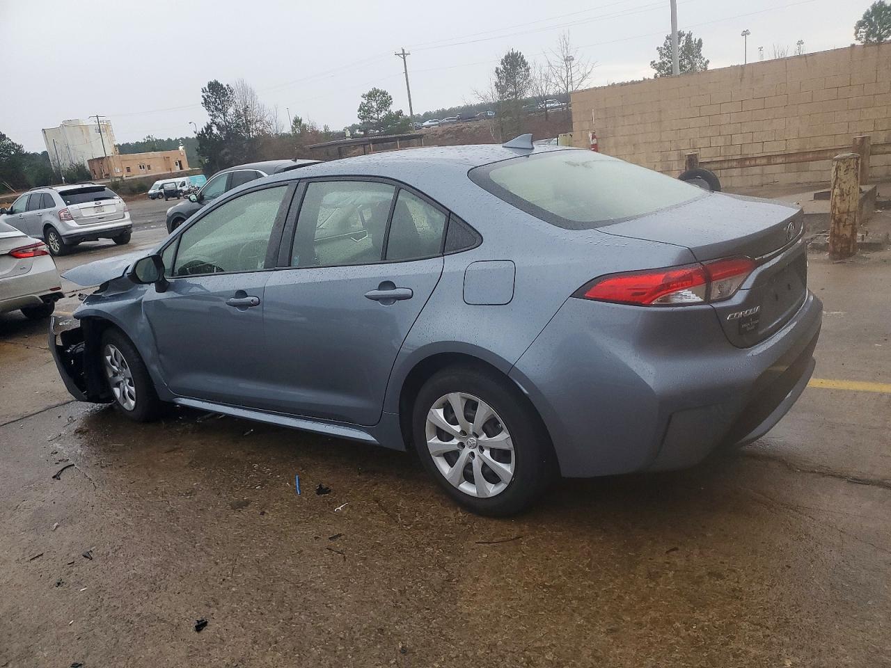 2021 TOYOTA COROLLA LE photo 2