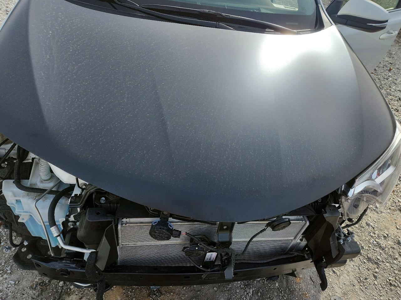 2018 TOYOTA RAV4 HV XLE photo 12