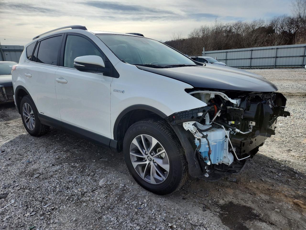 2018 TOYOTA RAV4 HV XLE photo 4