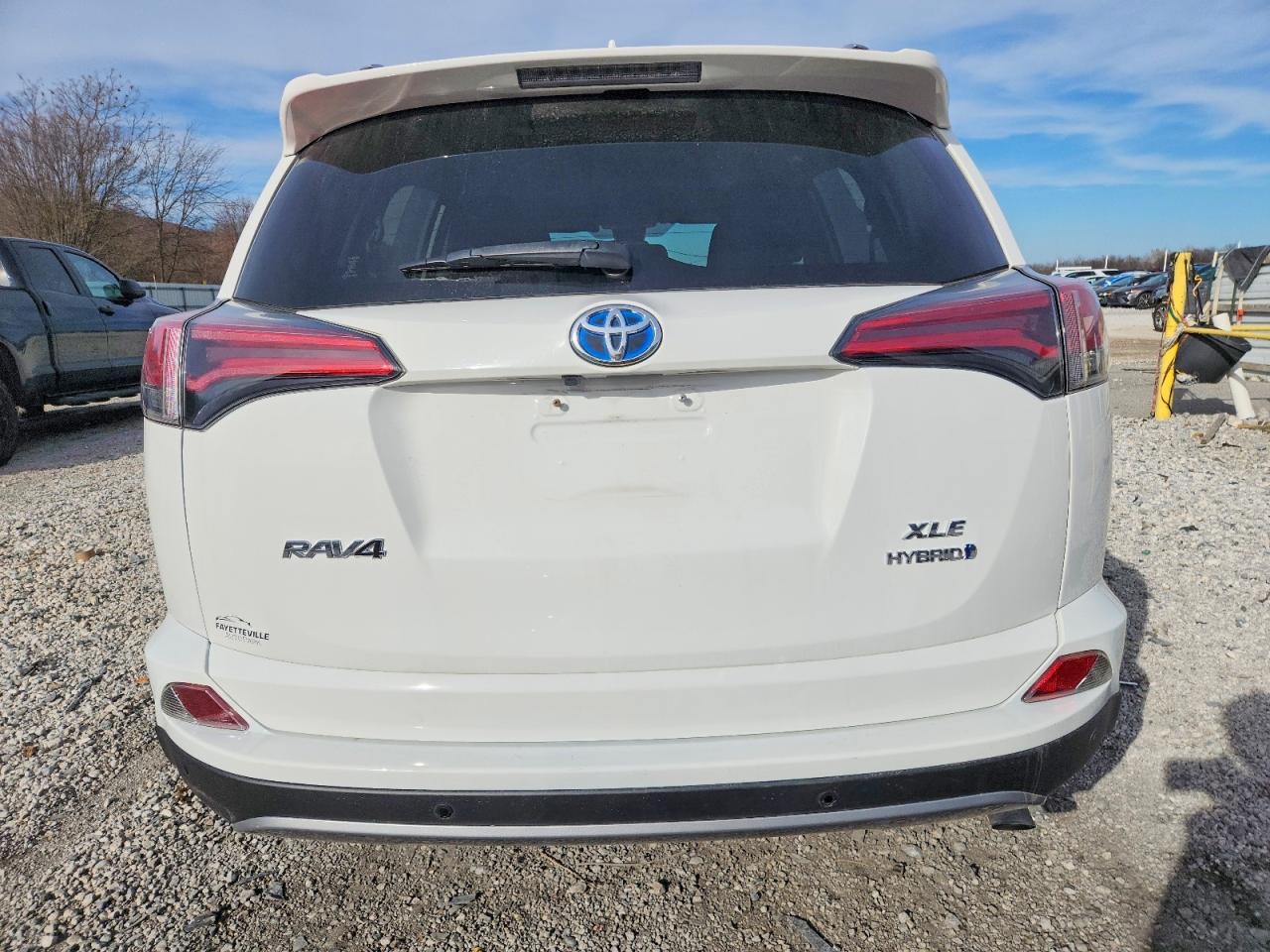 2018 TOYOTA RAV4 HV XLE photo 6