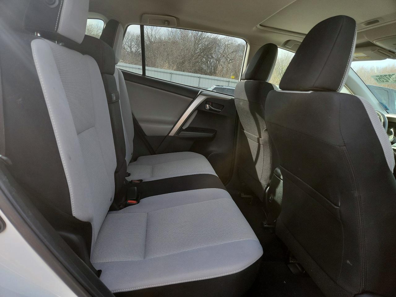 2018 TOYOTA RAV4 HV XLE photo 11