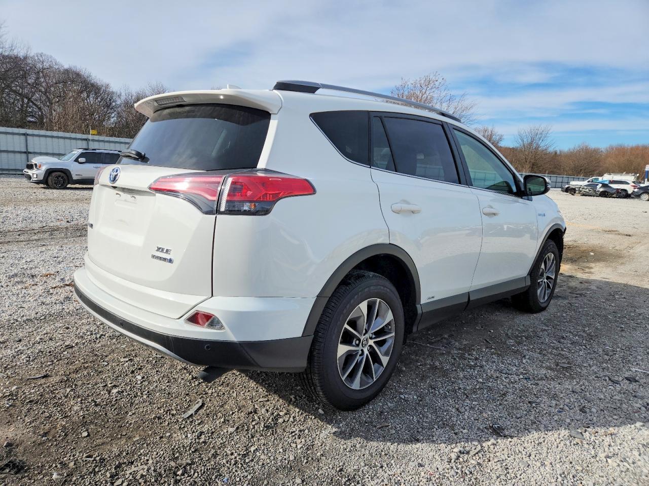 2018 TOYOTA RAV4 HV XLE photo 3