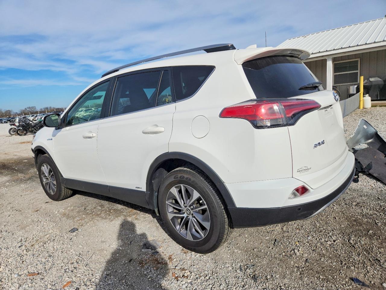 2018 TOYOTA RAV4 HV XLE photo 2