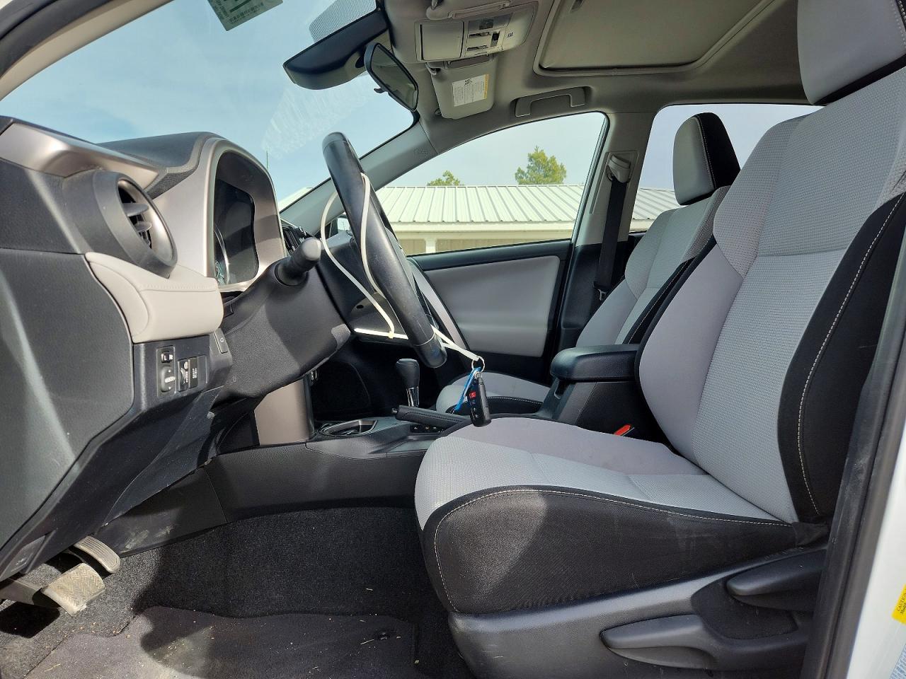 2018 TOYOTA RAV4 HV XLE photo 7