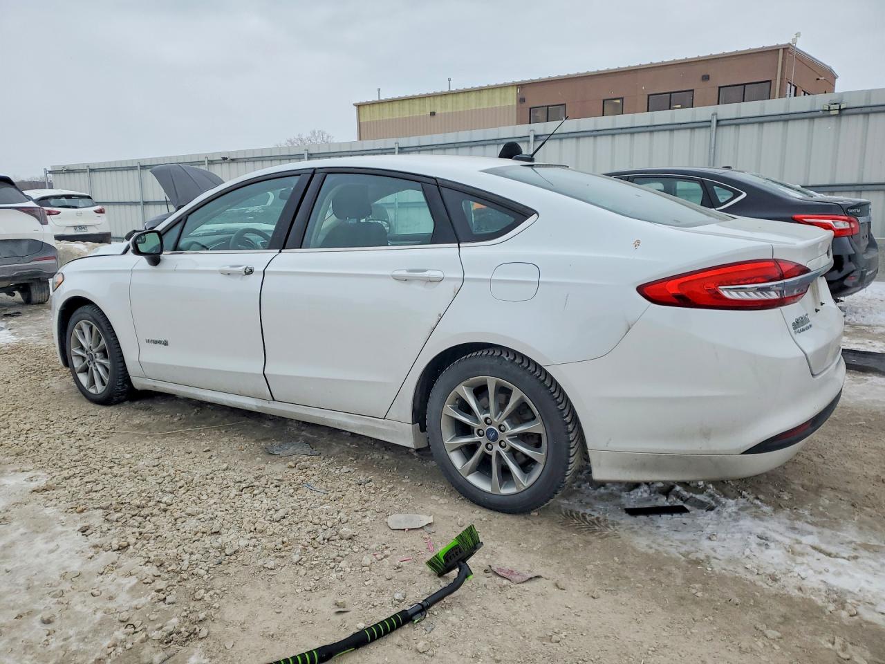 2017 FORD FUSION SE HYBRID photo 2
