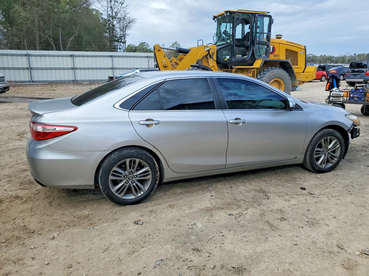 2015 TOYOTA CAMRY LE photo 3