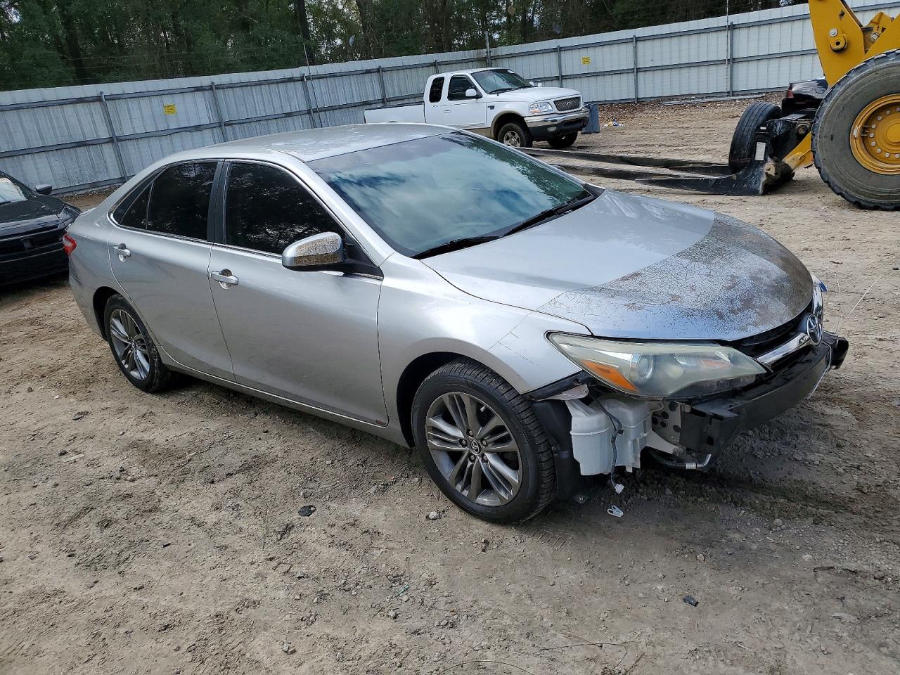 2015 TOYOTA CAMRY LE photo 4