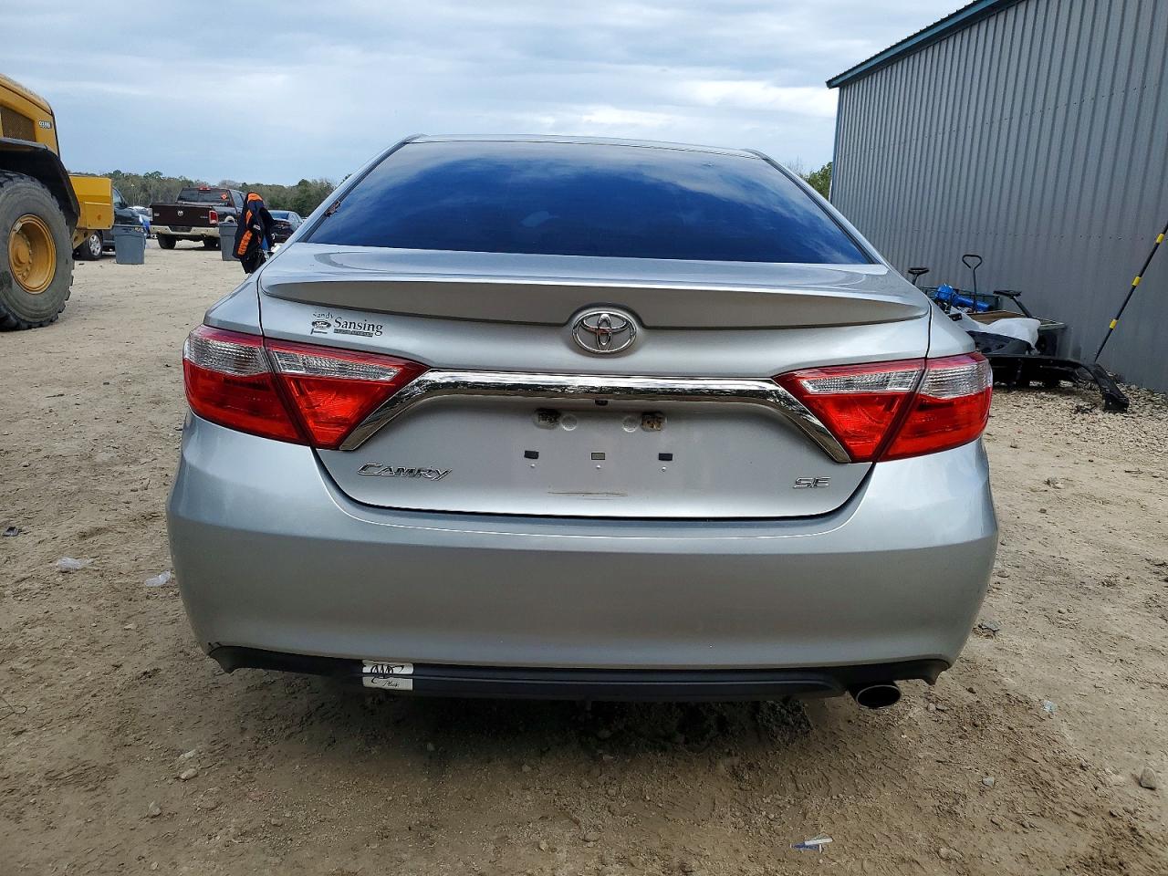 2015 TOYOTA CAMRY LE photo 6
