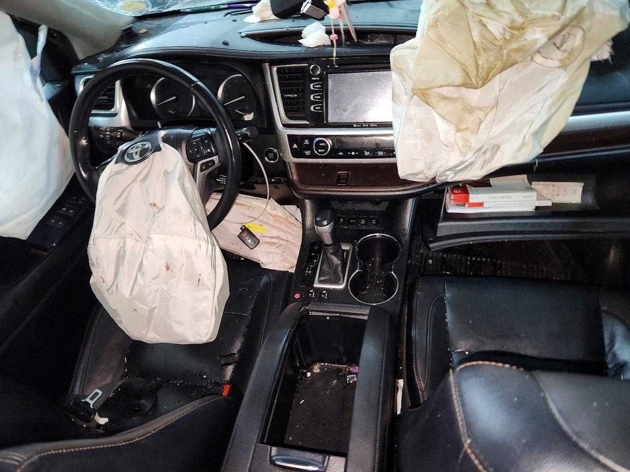 2019 TOYOTA HIGHLANDER XLE photo 22
