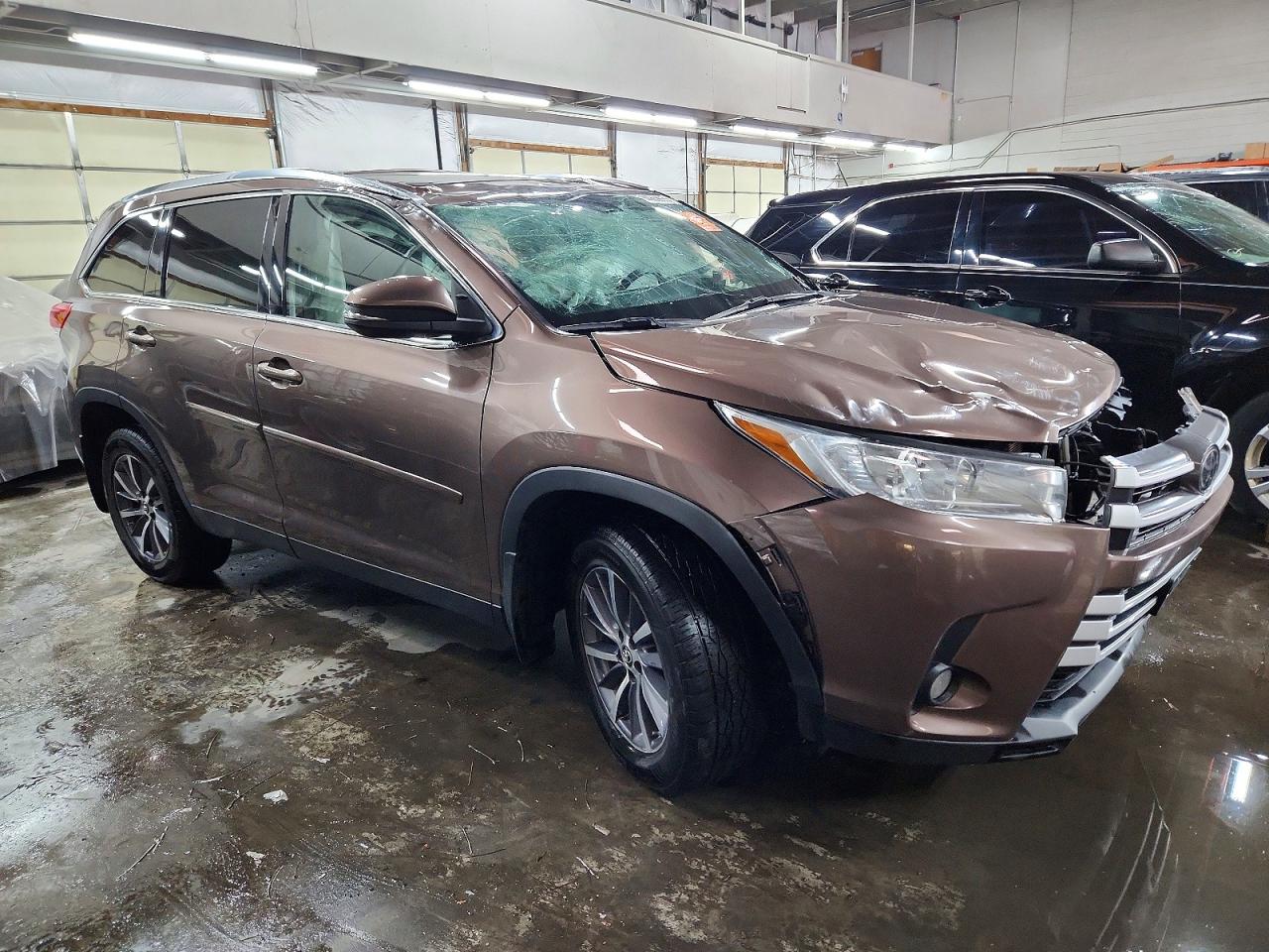2019 TOYOTA HIGHLANDER XLE photo 10