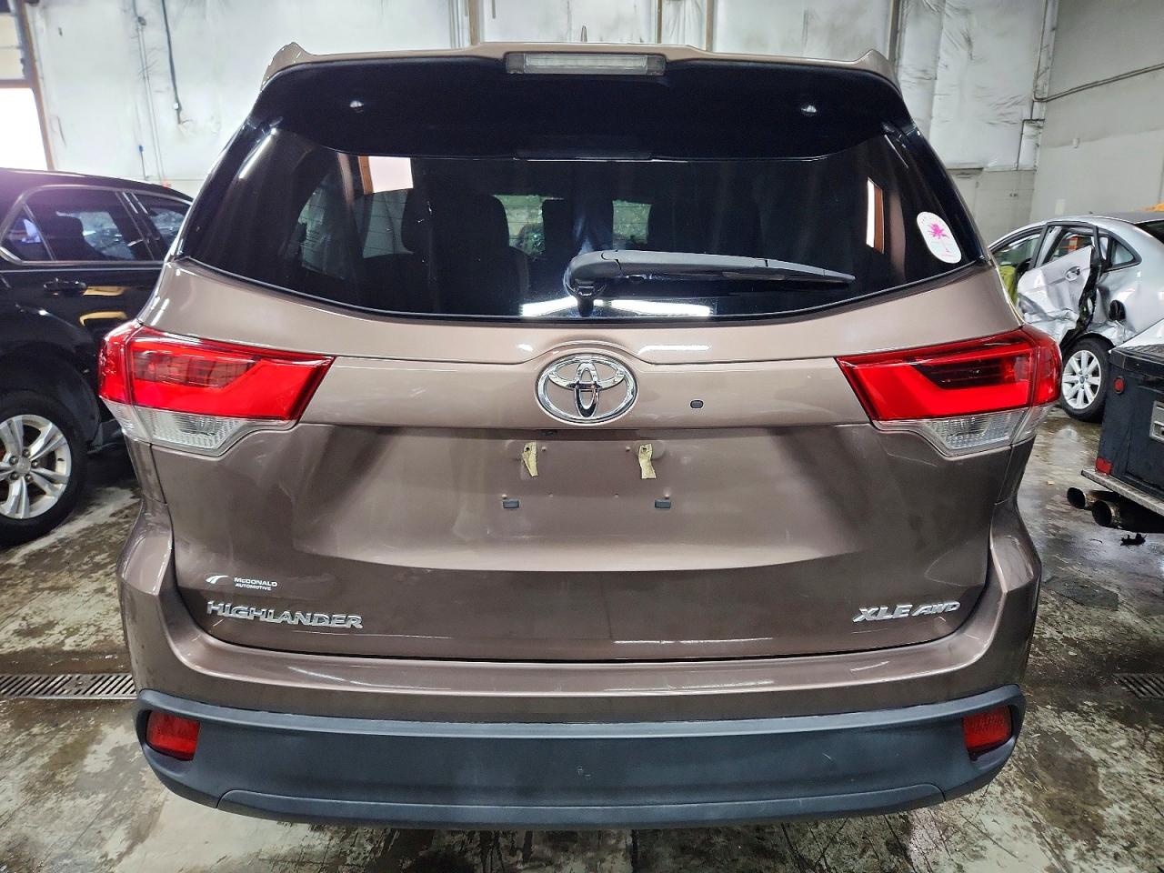 2019 TOYOTA HIGHLANDER XLE photo 16