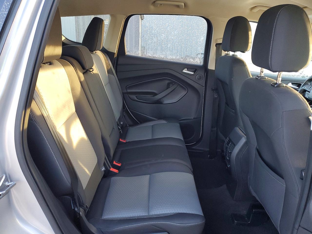 2017 FORD ESCAPE SE photo 21