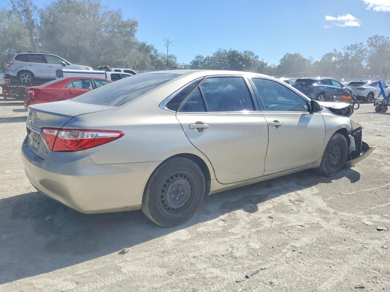 2017 TOYOTA CAMRY LE photo 3