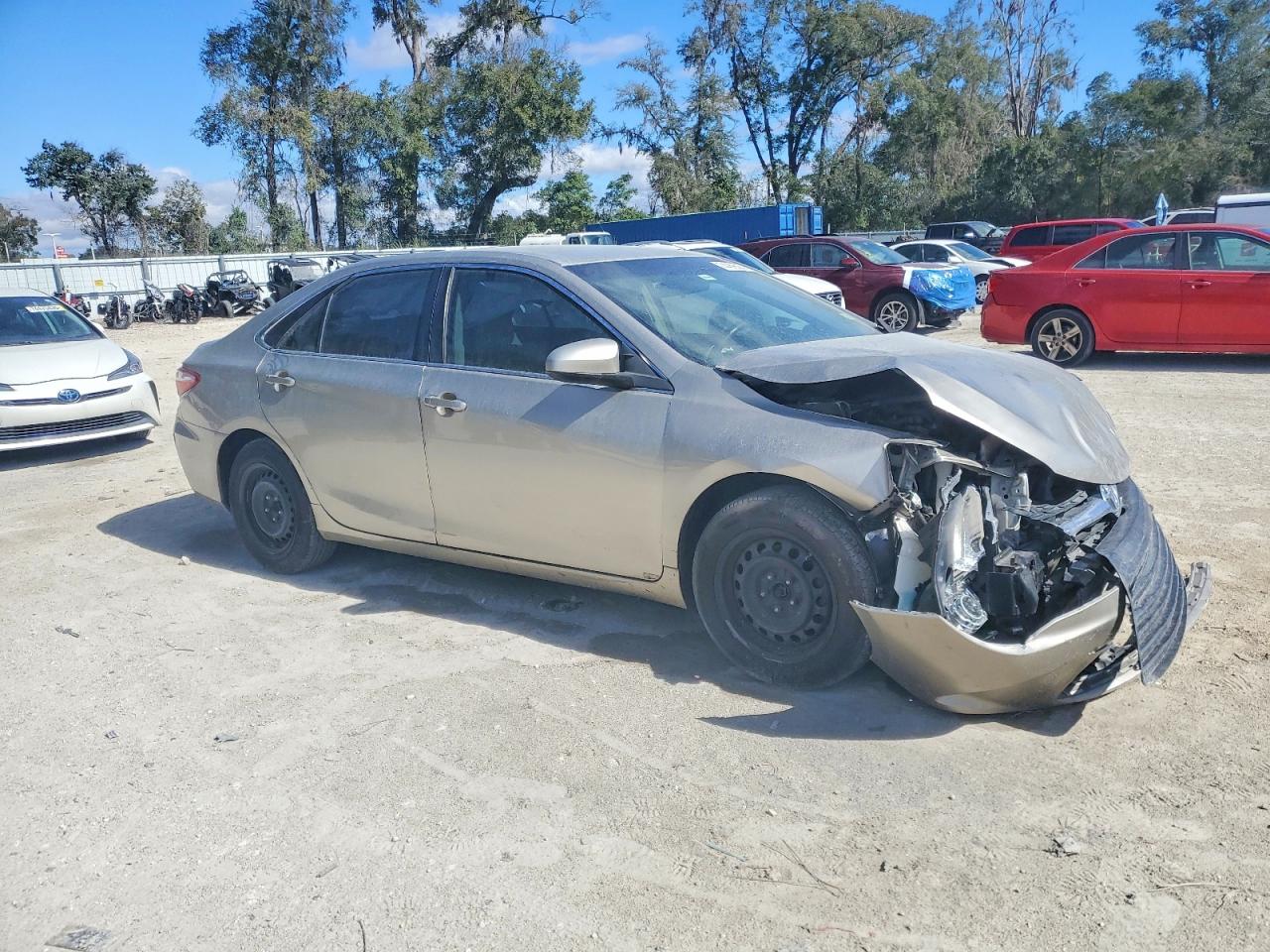 2017 TOYOTA CAMRY LE photo 4
