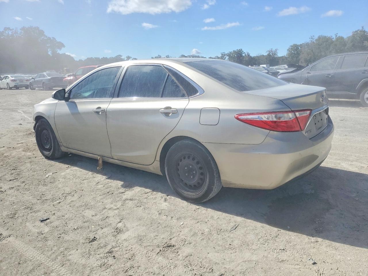 2017 TOYOTA CAMRY LE photo 2