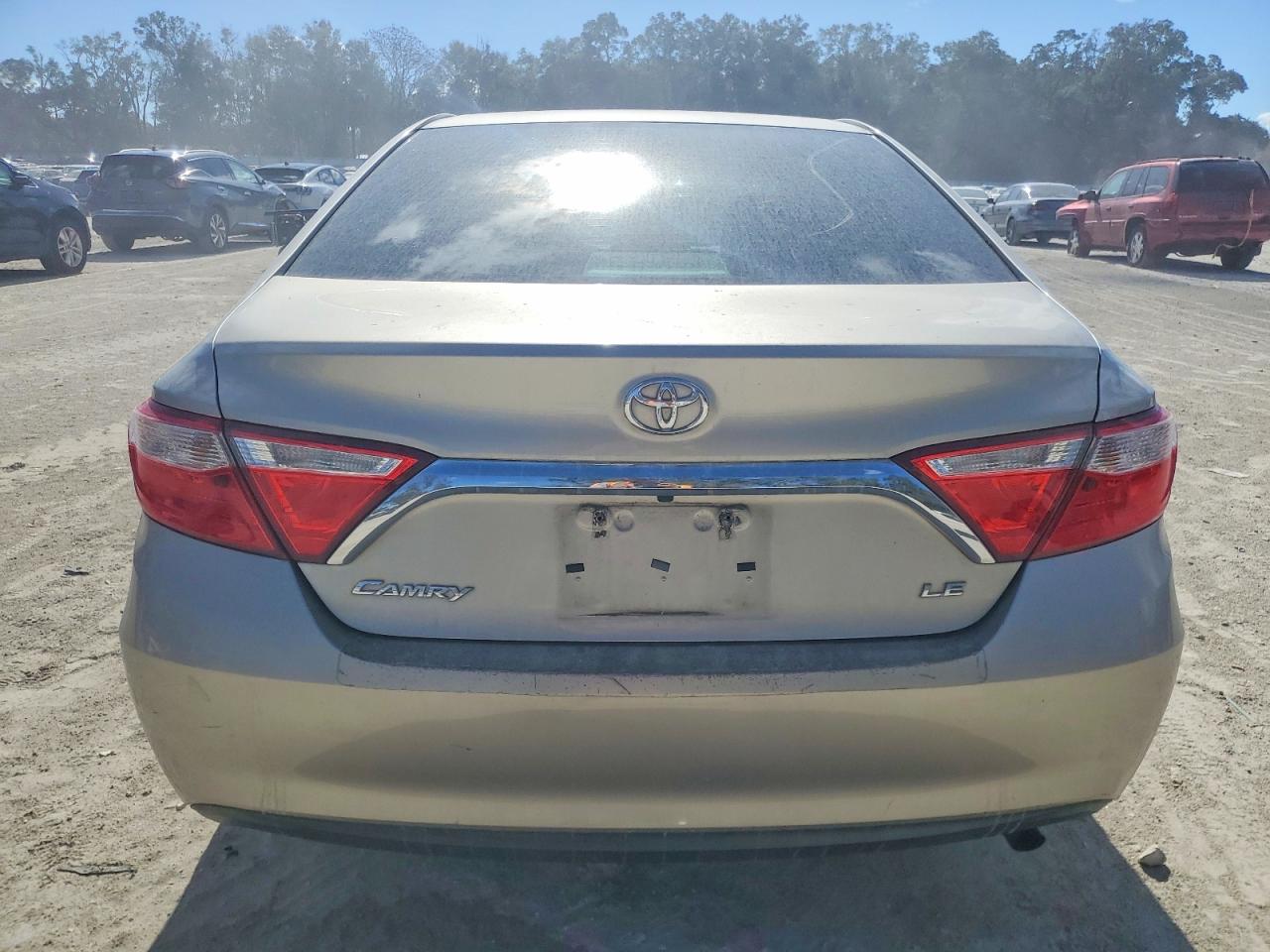 2017 TOYOTA CAMRY LE photo 6