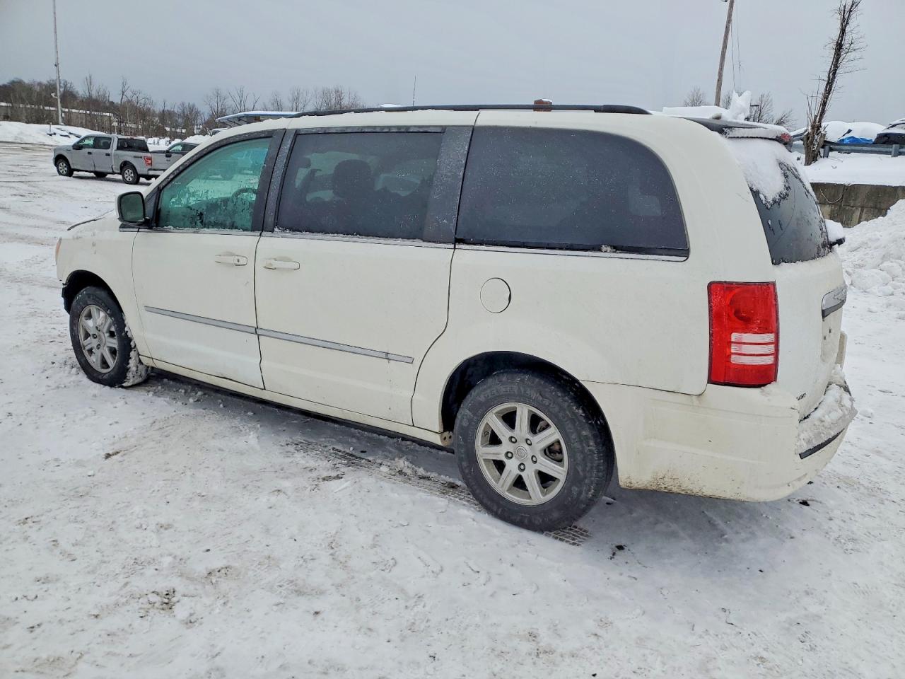 2010 CHRYSLER TOWN & COUNTRY TOURING PLUS photo 3