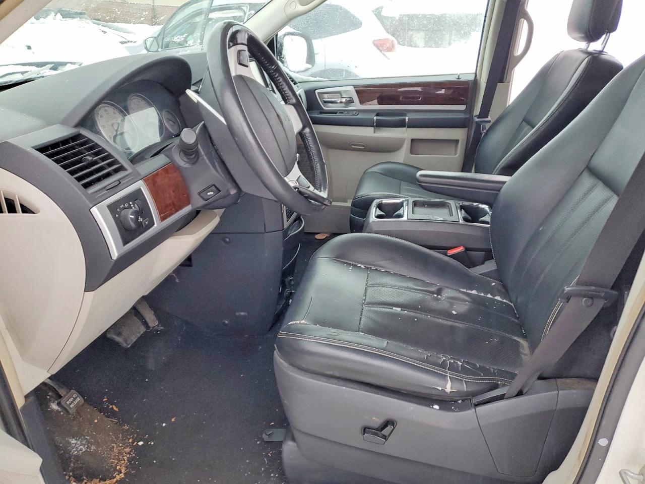 2010 CHRYSLER TOWN & COUNTRY TOURING PLUS photo 13