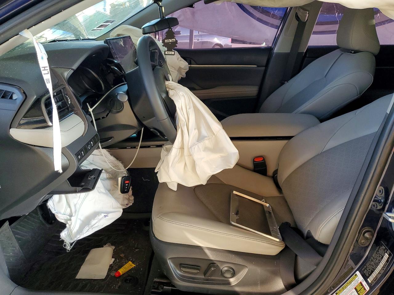2022 TOYOTA CAMRY XSE photo 13