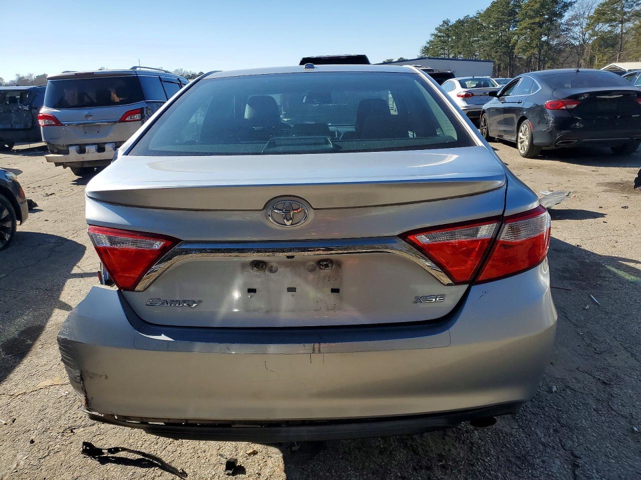 2015 TOYOTA CAMRY XLE photo 11