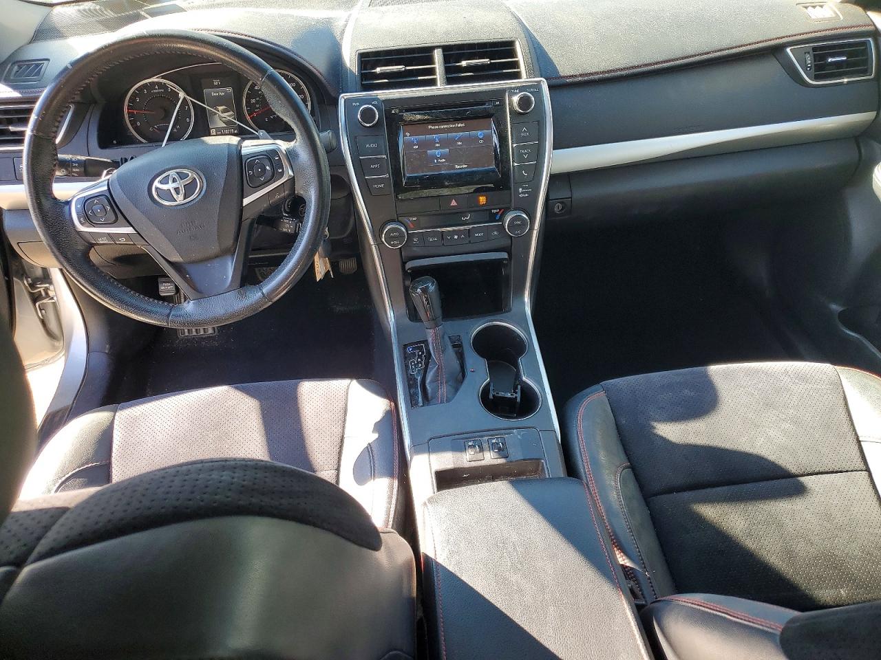 2015 TOYOTA CAMRY XLE photo 15