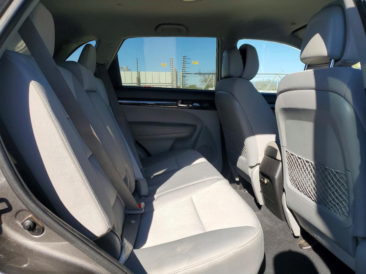 2012 KIA SORENTO BASE photo 11