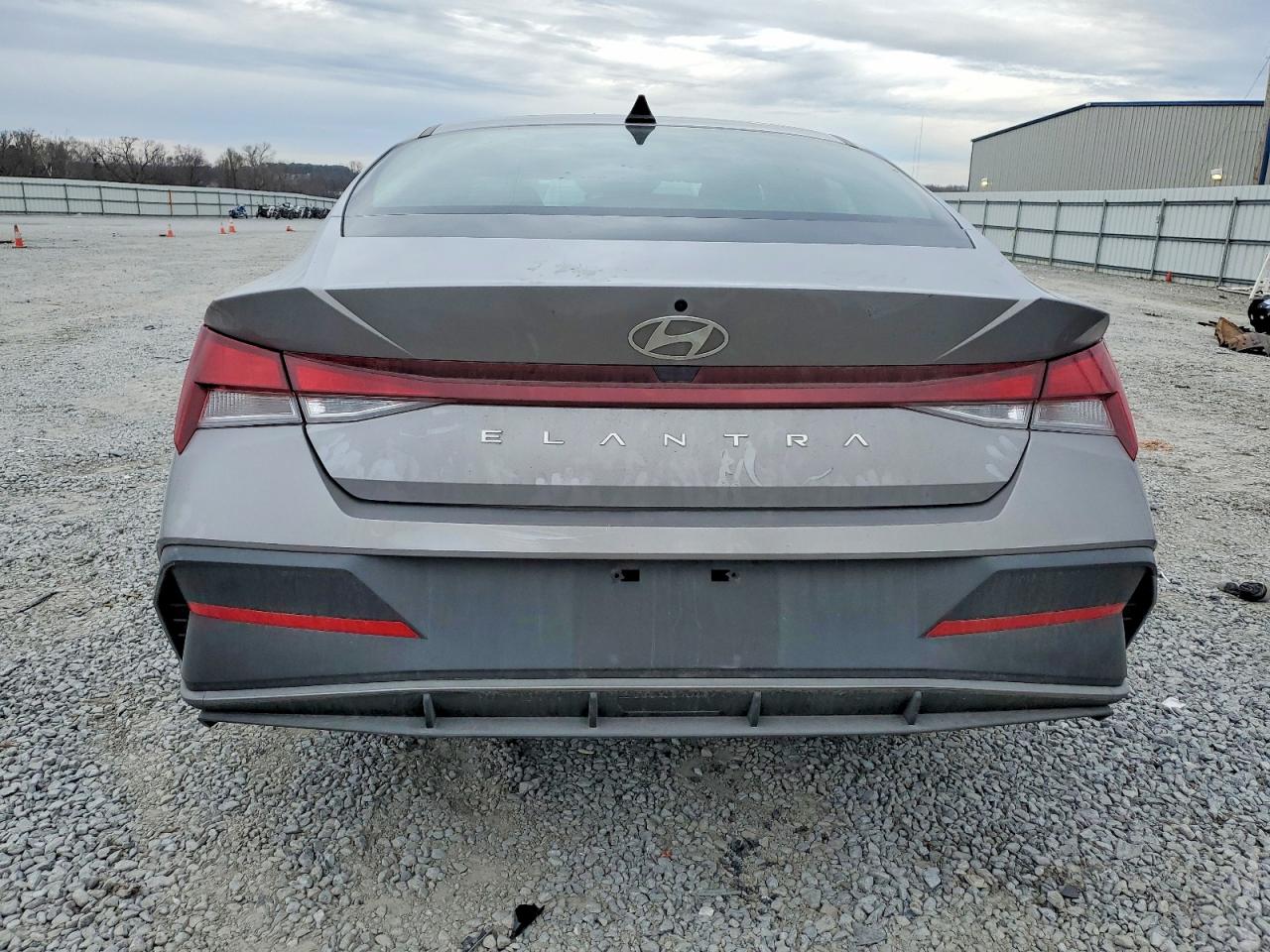 2025 HYUNDAI ELANTRA SE photo 6