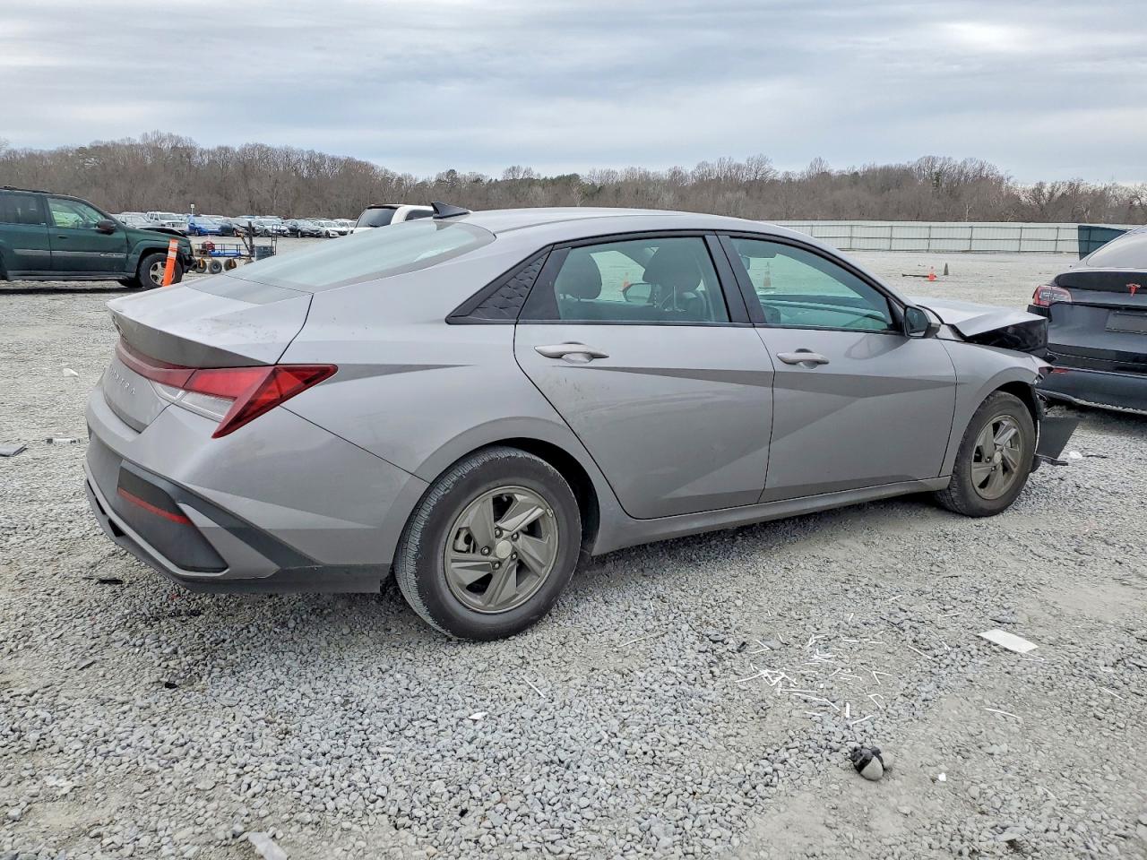 2025 HYUNDAI ELANTRA SE photo 3