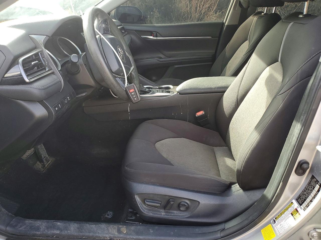 2021 TOYOTA CAMRY LE photo 25