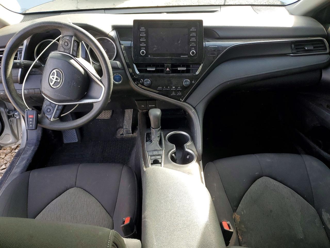 2021 TOYOTA CAMRY LE photo 29