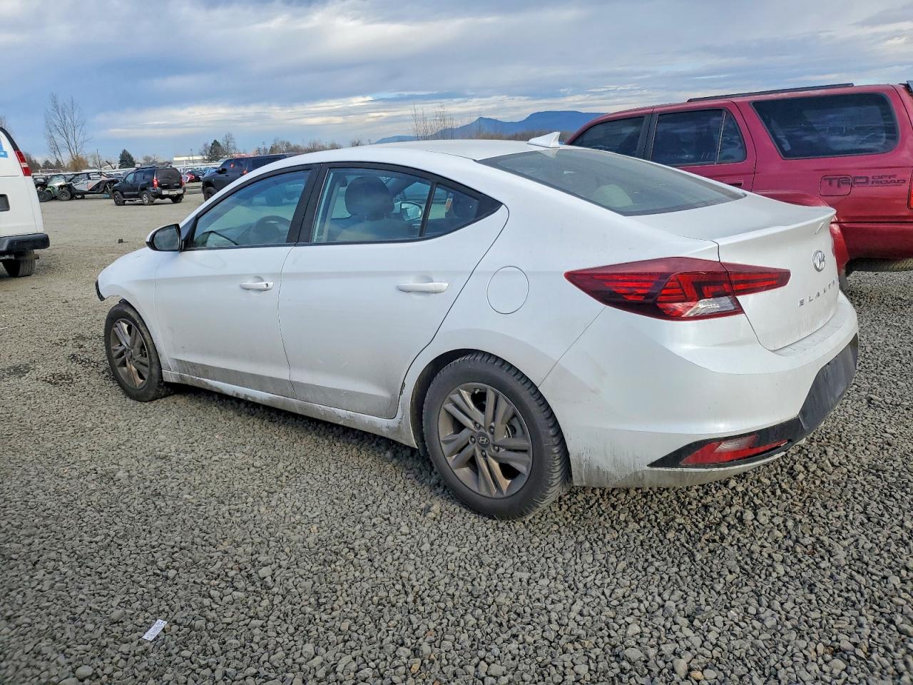 2019 HYUNDAI ELANTRA SEL photo 2