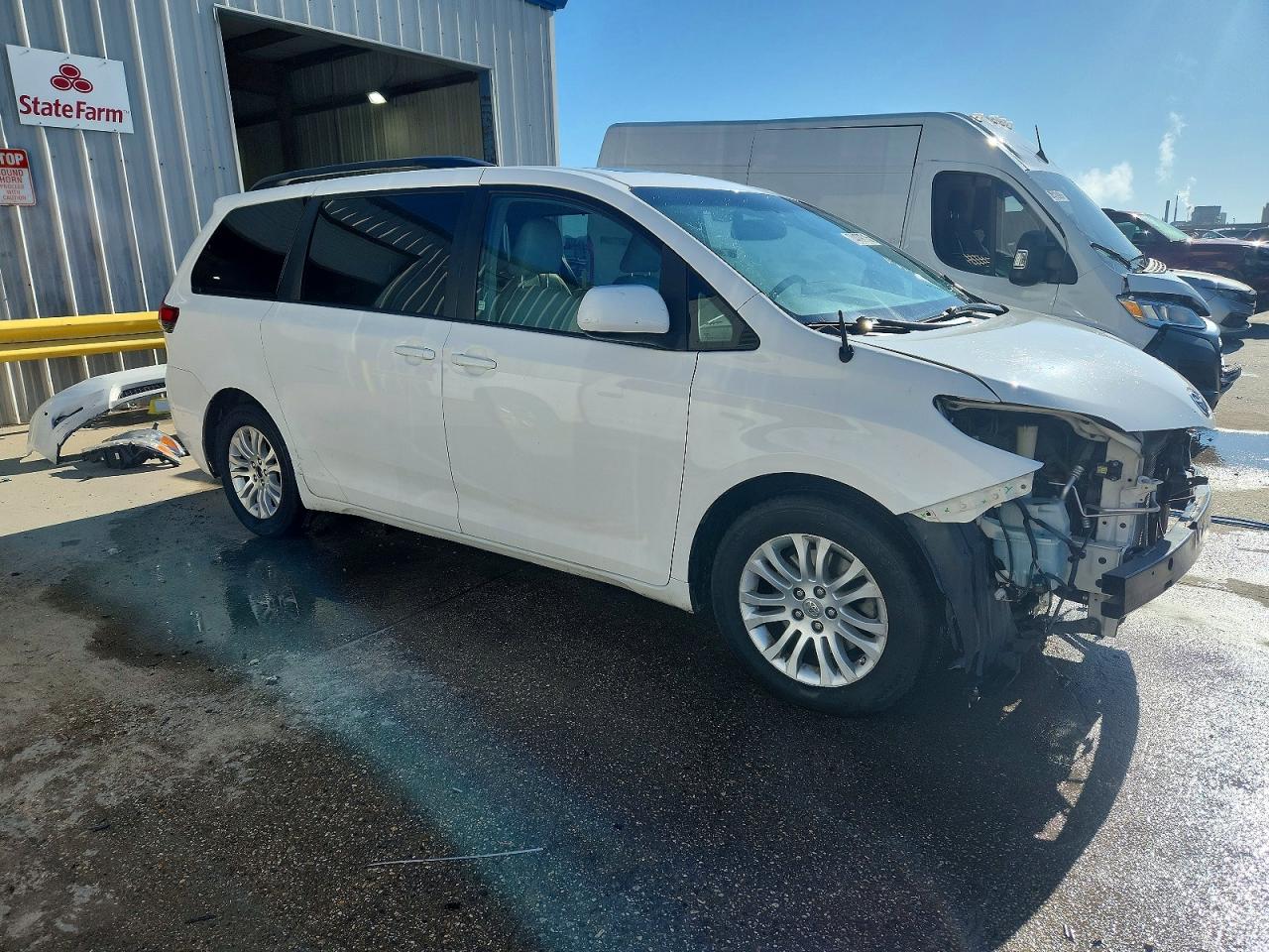 2014 TOYOTA SIENNA XLE 8-PASSENGER photo 4