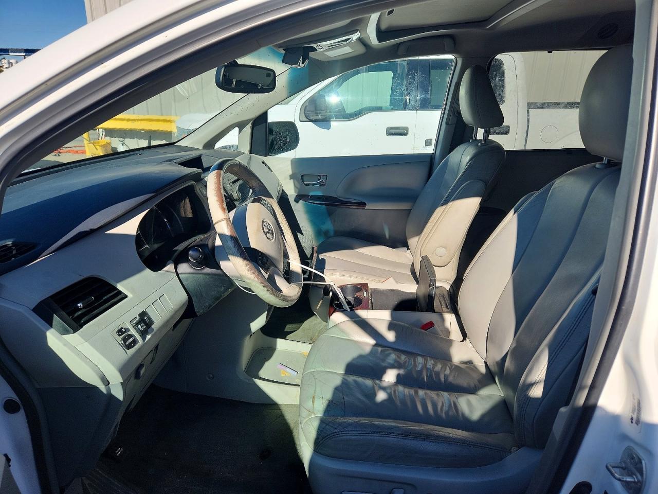 2014 TOYOTA SIENNA XLE 8-PASSENGER photo 7