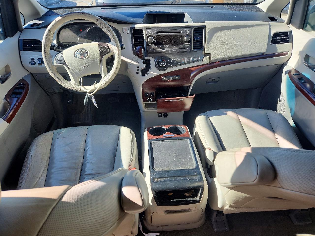 2014 TOYOTA SIENNA XLE 8-PASSENGER photo 8