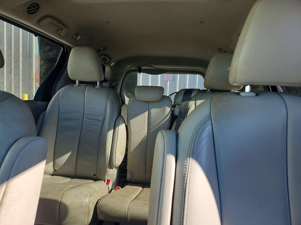 2014 TOYOTA SIENNA XLE 8-PASSENGER photo 10