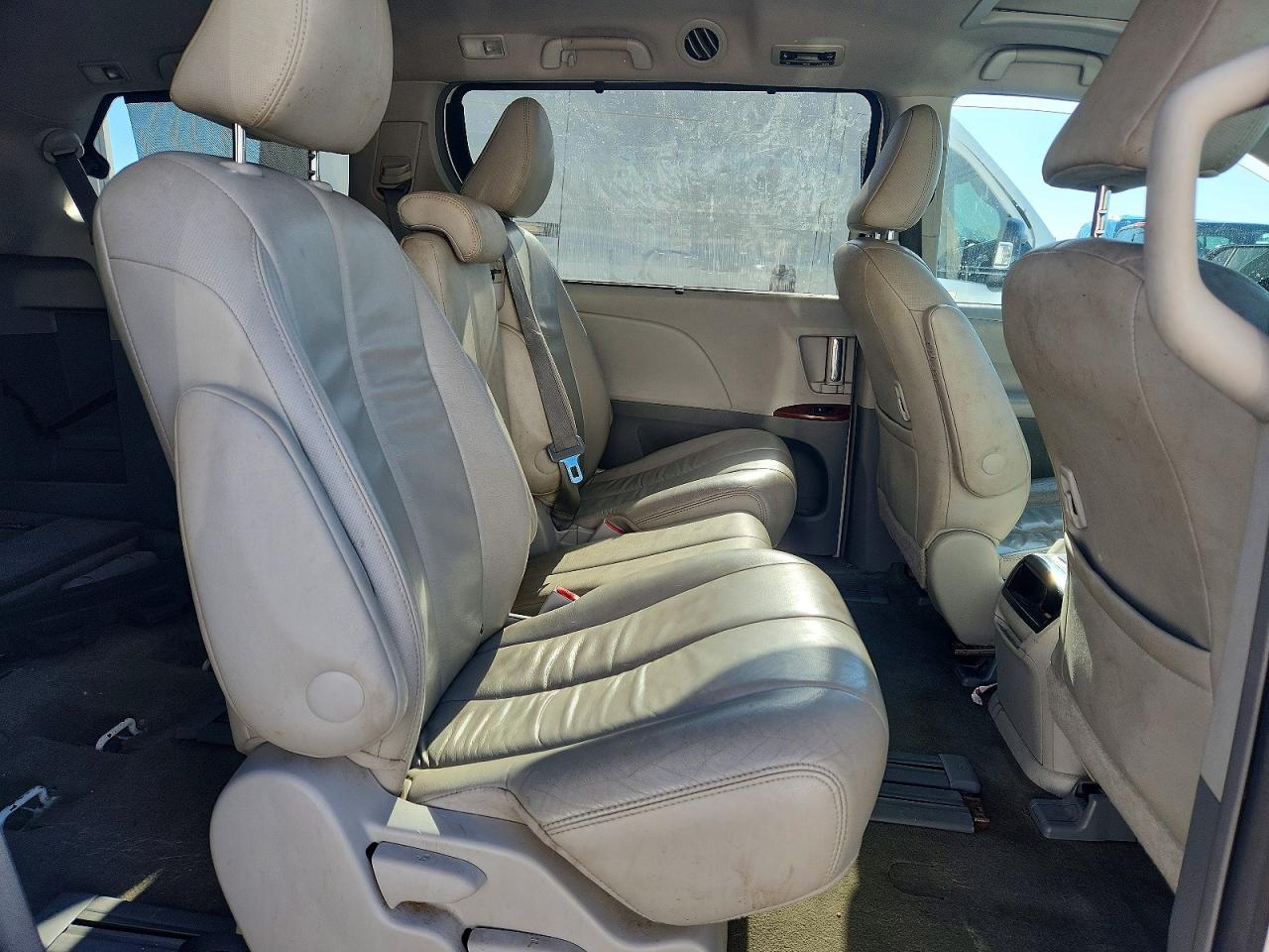 2014 TOYOTA SIENNA XLE 8-PASSENGER photo 11