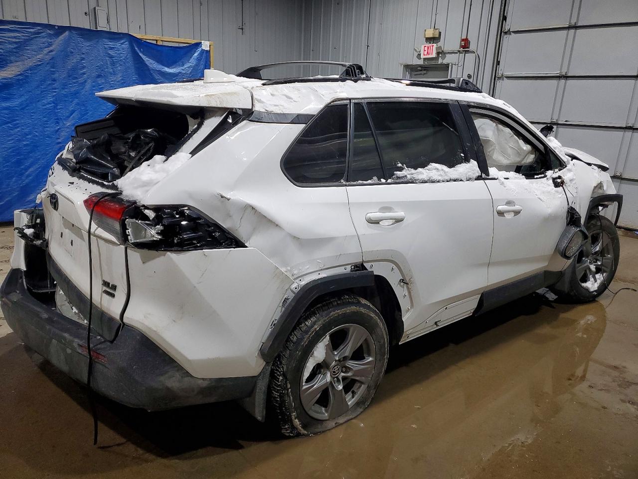 2025 TOYOTA RAV4 XLE photo 7
