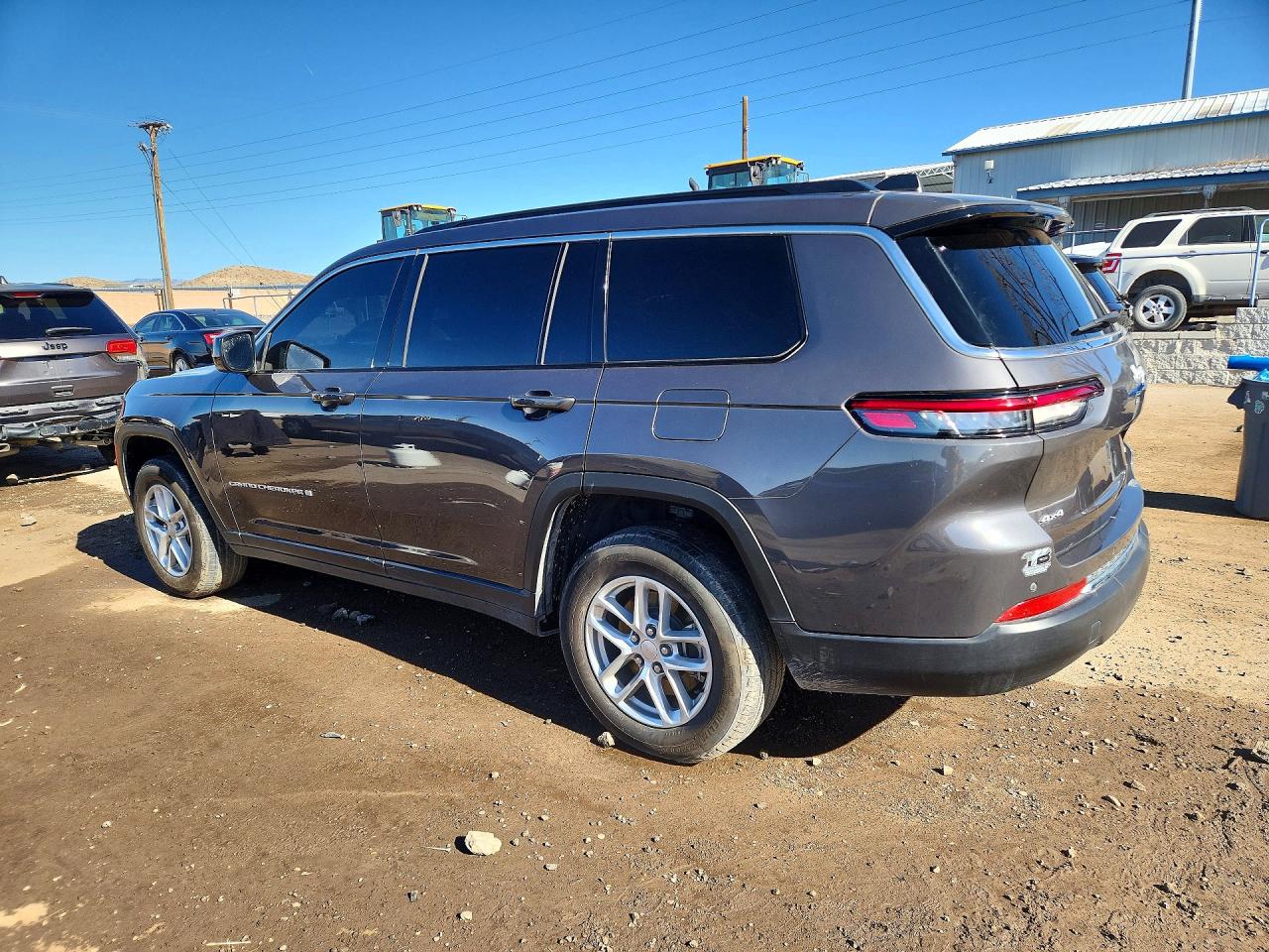2024 JEEP GRAND CHEROKEE L LAREDO photo 3