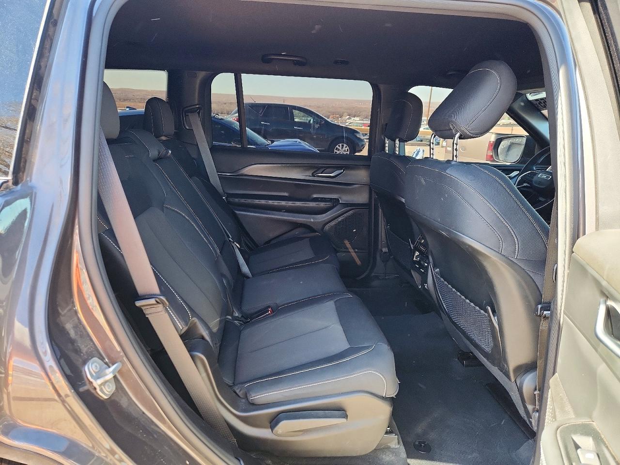 2024 JEEP GRAND CHEROKEE L LAREDO photo 19
