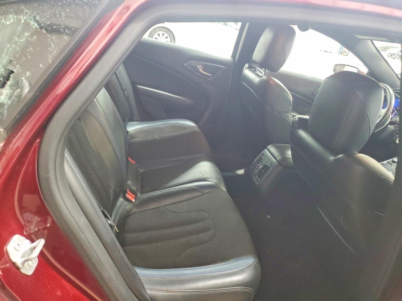 2015 CHRYSLER 200 S photo 28
