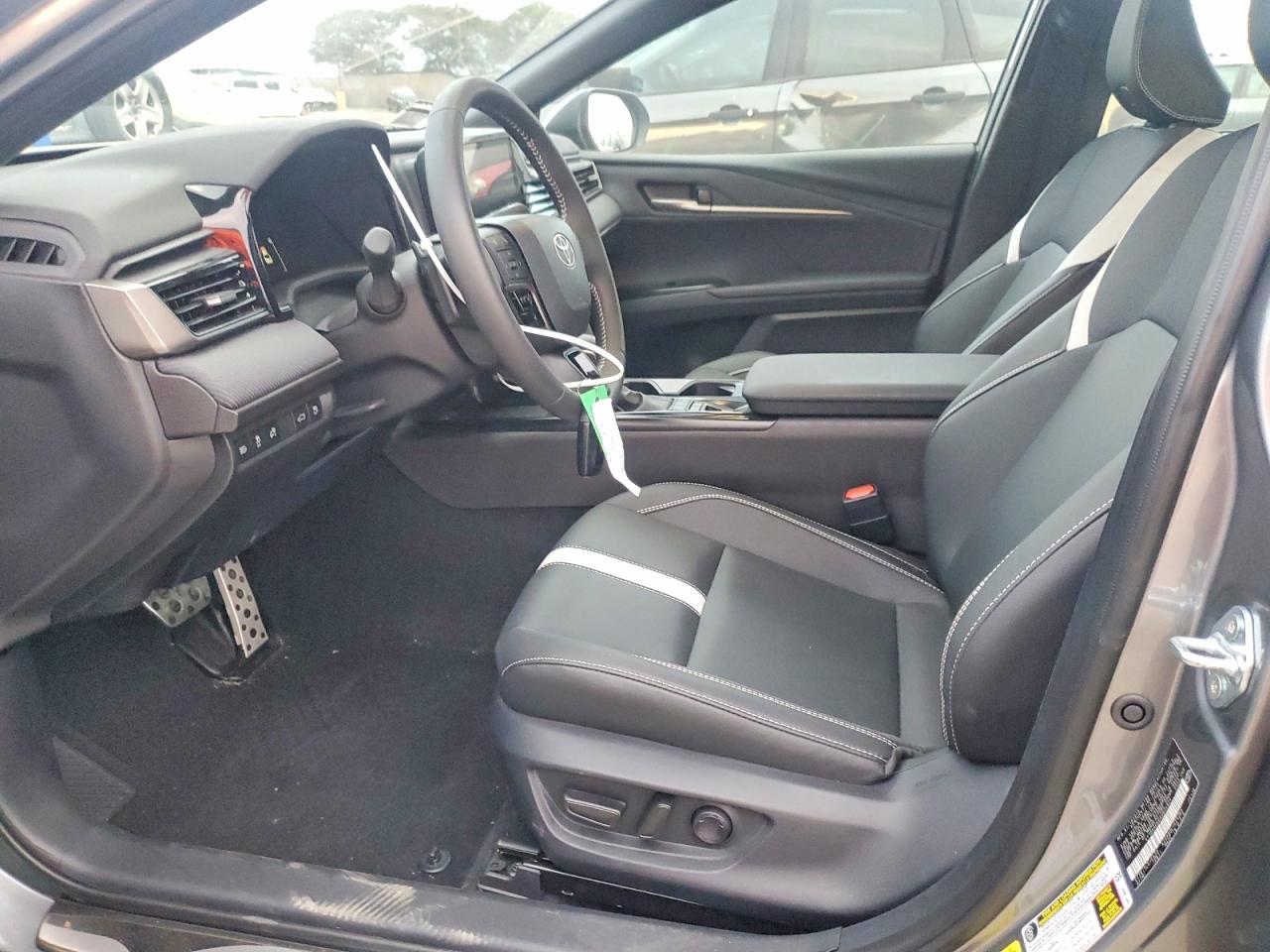 2025 TOYOTA CAMRY SE photo 7