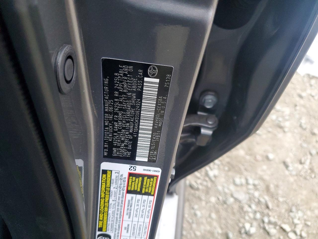 2025 TOYOTA CAMRY SE photo 13