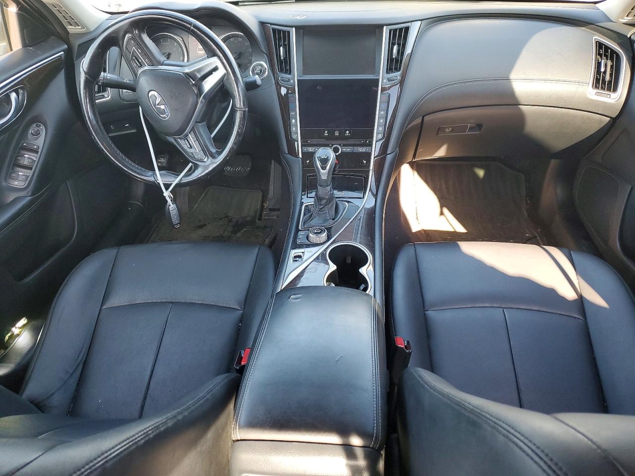 2018 INFINITI Q50 LUXE photo 22
