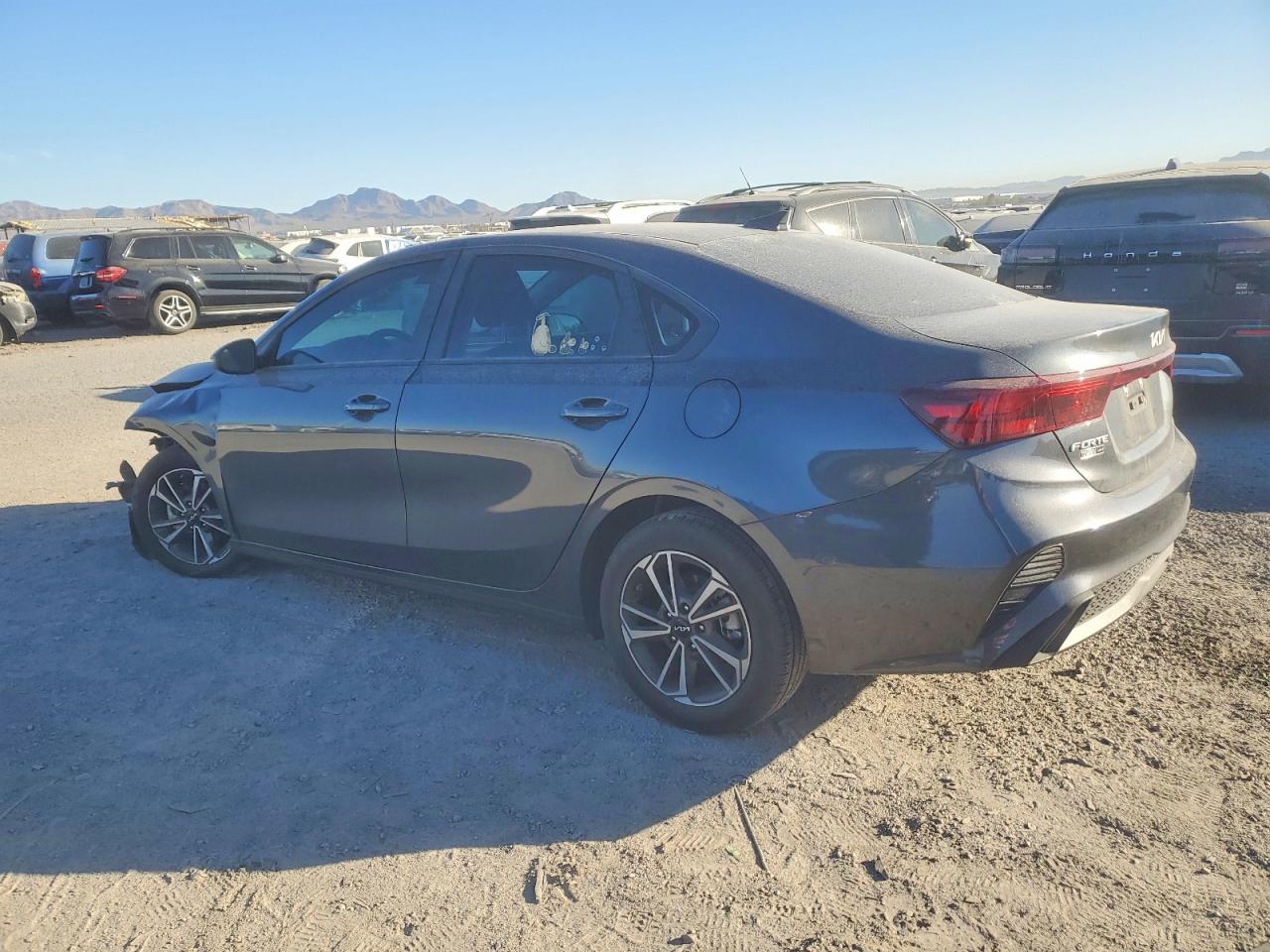 2023 KIA FORTE LX photo 2