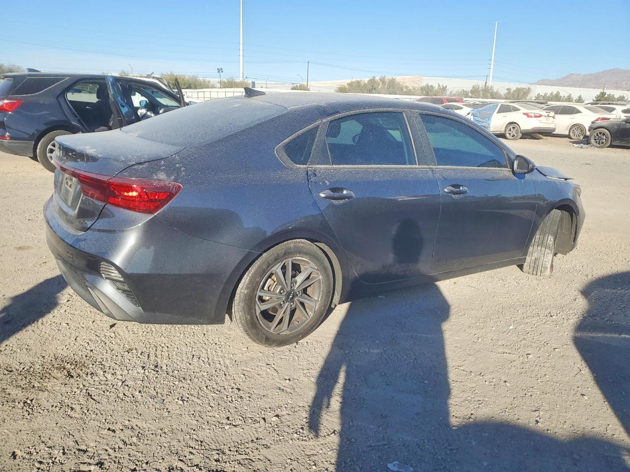 2023 KIA FORTE LX photo 3