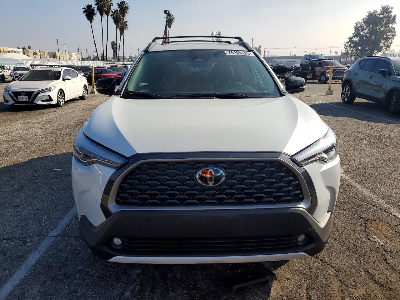 2025 TOYOTA COROLLA CROSS XLE photo 5