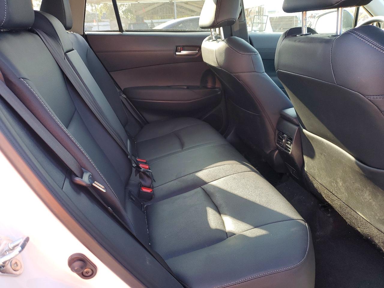 2025 TOYOTA COROLLA CROSS XLE photo 10