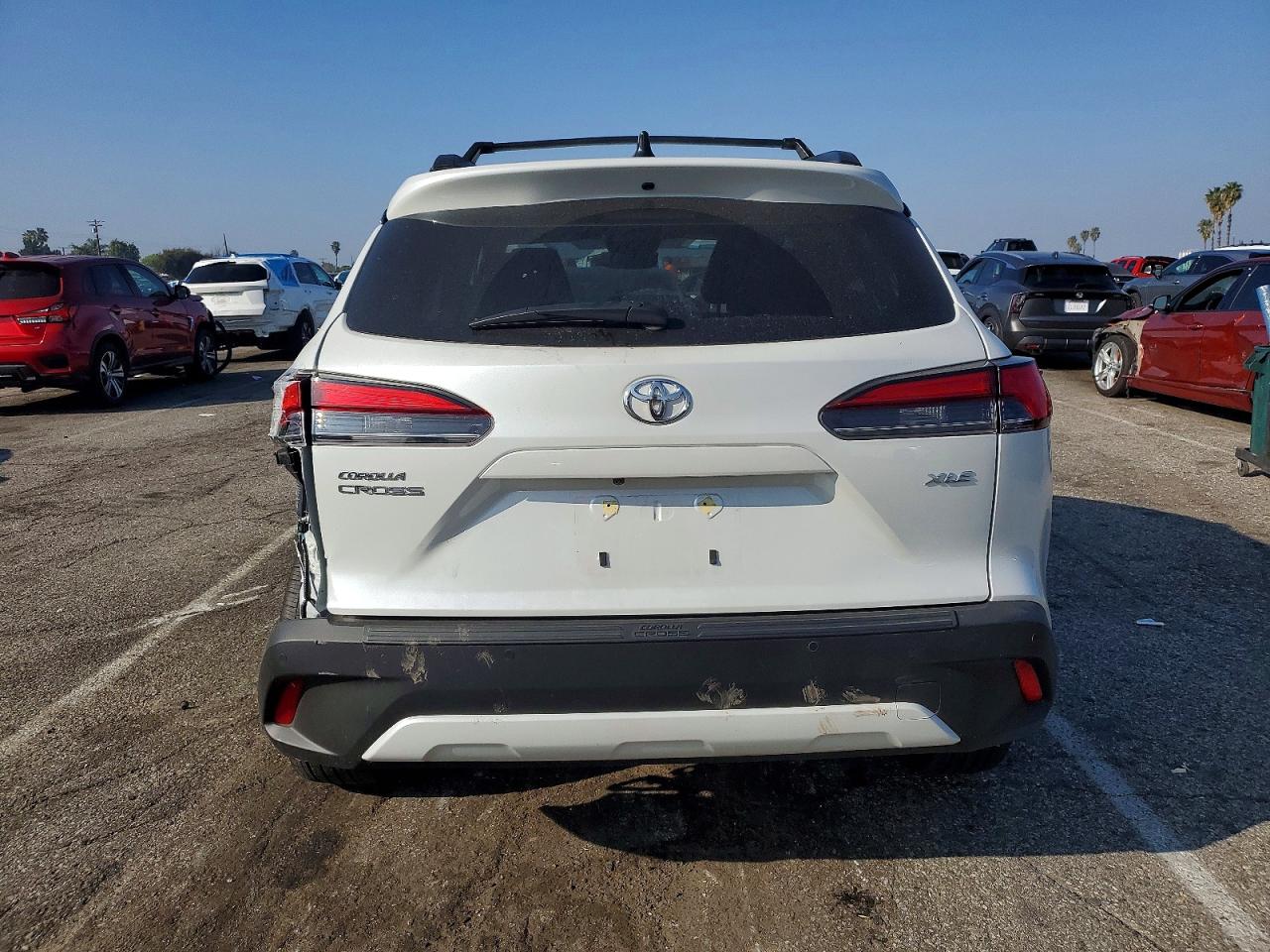 2025 TOYOTA COROLLA CROSS XLE photo 6