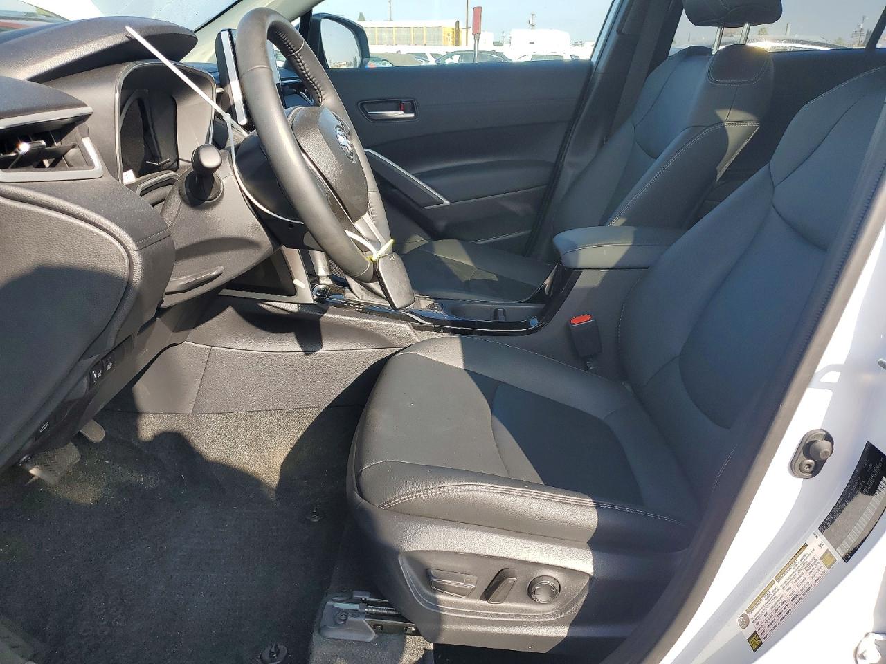 2025 TOYOTA COROLLA CROSS XLE photo 7